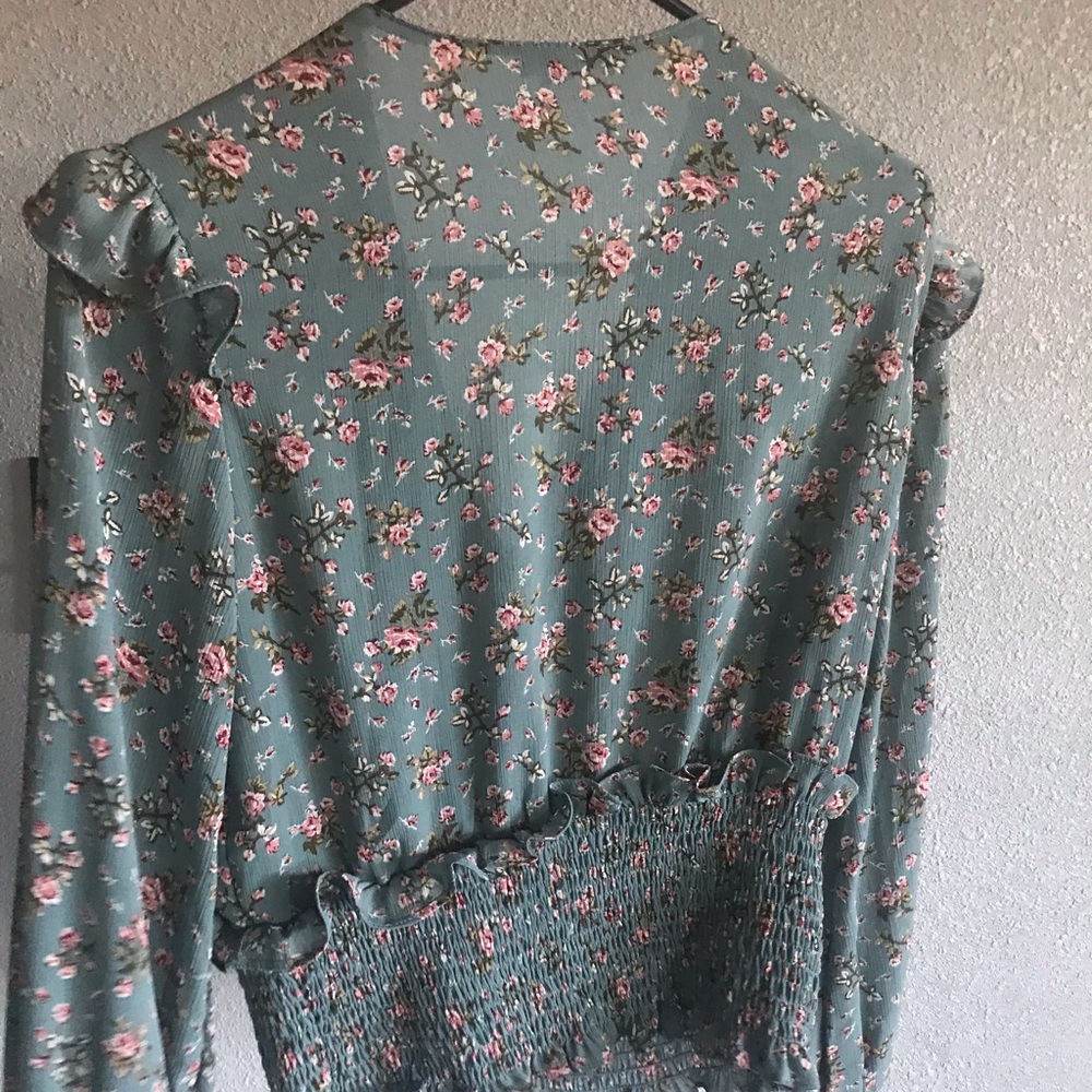 Very cute top blue floral!